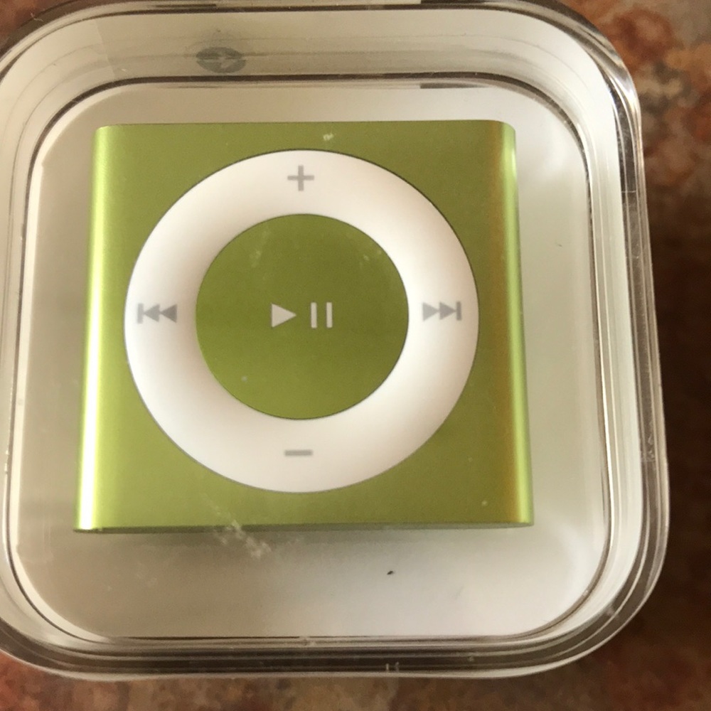 NIB iPod shuffle model A1373
